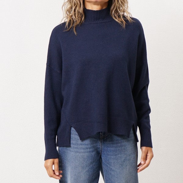 Knit sweater with half neck