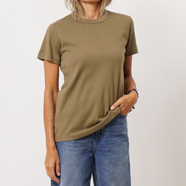 T-shirt with elastane