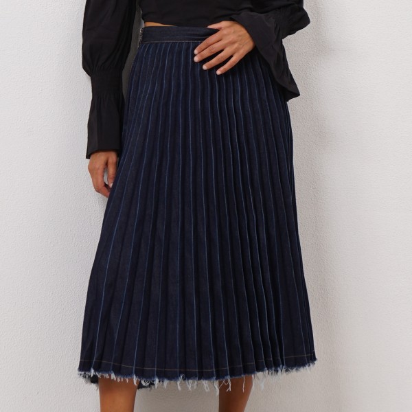 pleated skirt in denim