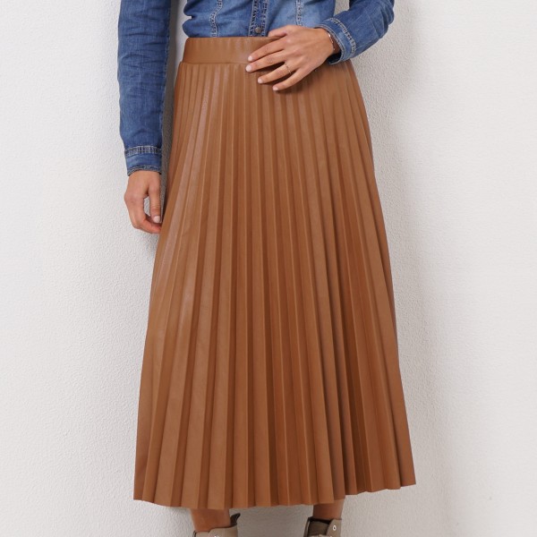 pleated skirt in eco-leather