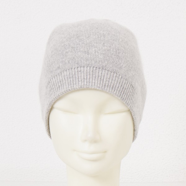 knitted hat w/ wool