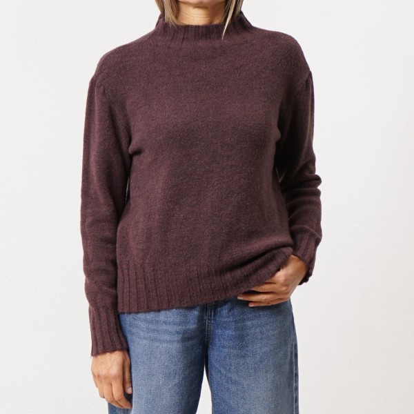 Knit sweater with half collar