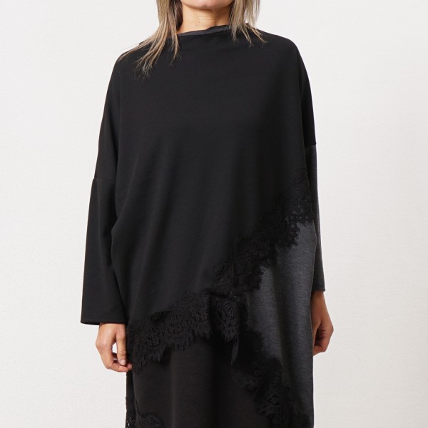 Asymmetrical tunic with lace