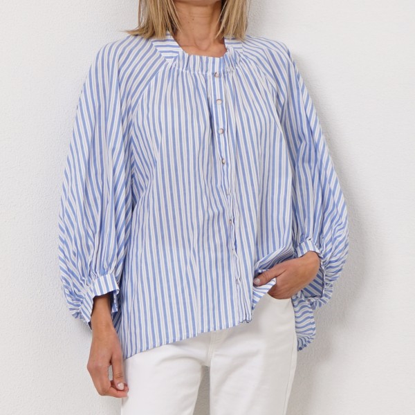 blouse/shirt with pleats