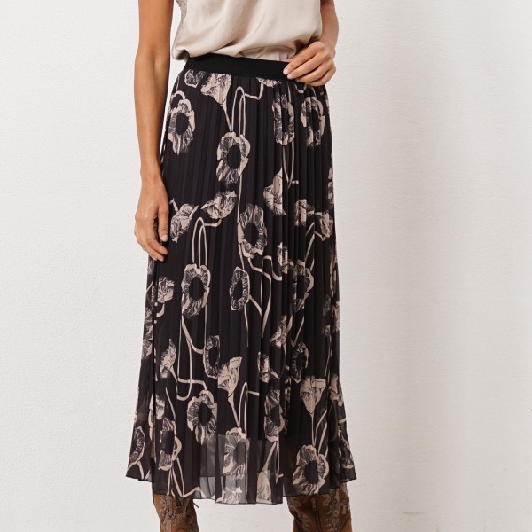 pleated crepe skirt with elastic waistband