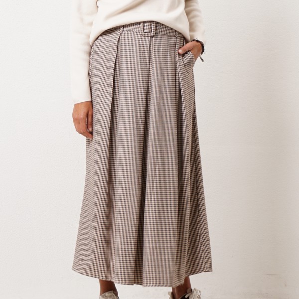 Plaid skirt in fabric with pleats