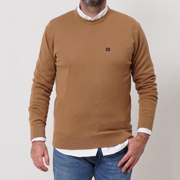 round neckline knitted sweater with merino