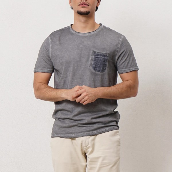 Vintage t-shirt with pocket and elastane