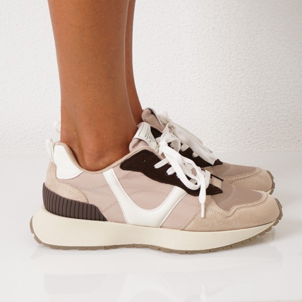 Sneakers with appliqués