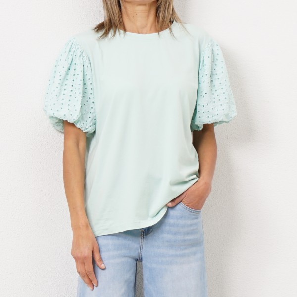 blouse c/ balloon sleeve in English embroidery