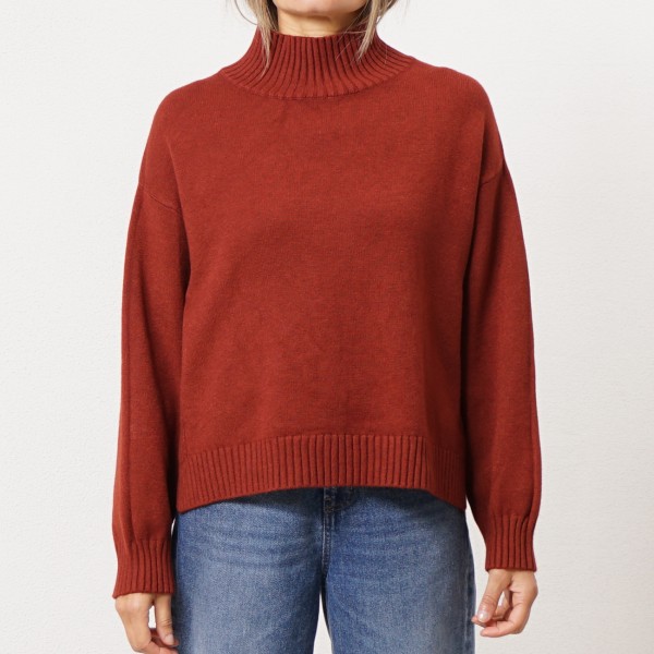 Knit sweater with half collar