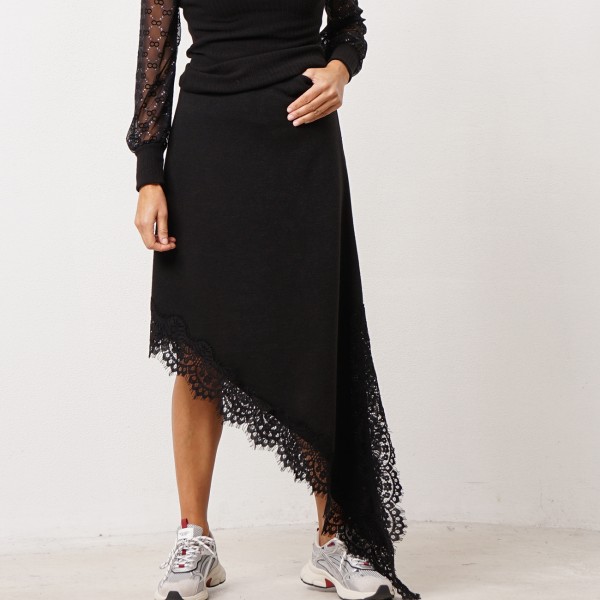 Asymmetrical skirt with lace