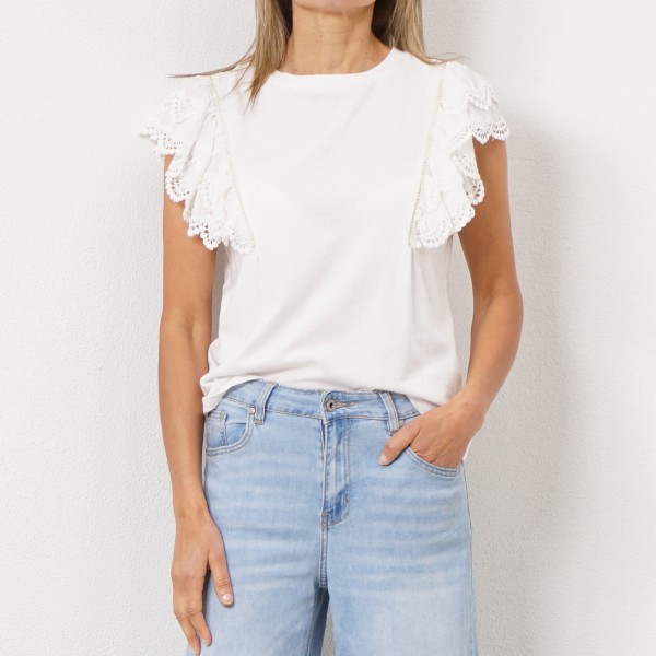 tshirt c/ aplicação de folhos bordados