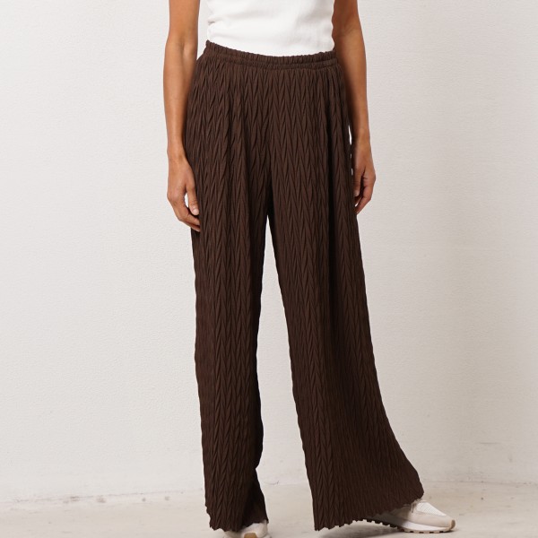 Elephant leg pants with twisted pleat effect
