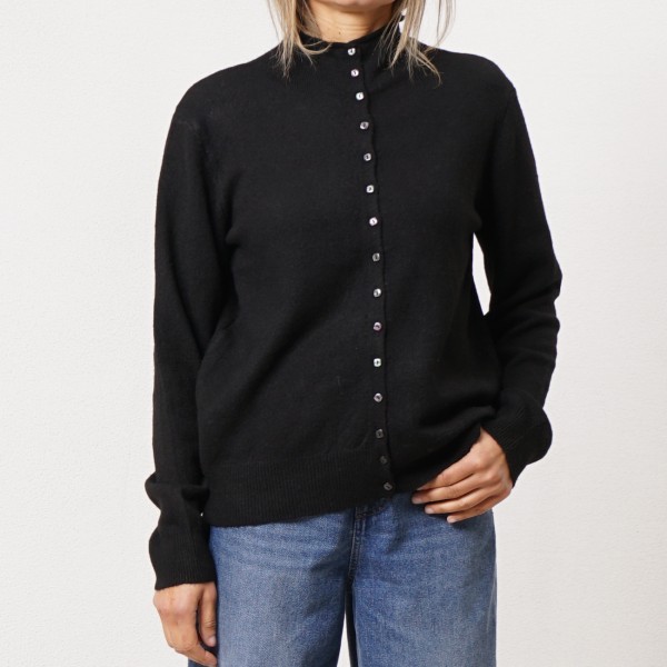 Knitted sweater with wool and buttons