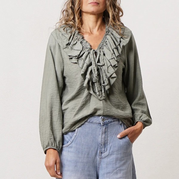 Crepe blouse with ruffles (viscose)