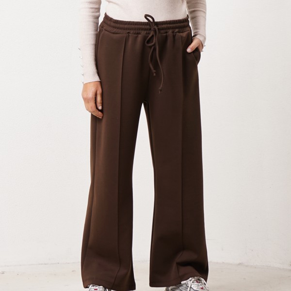 wide-leg pants with seam (crease)