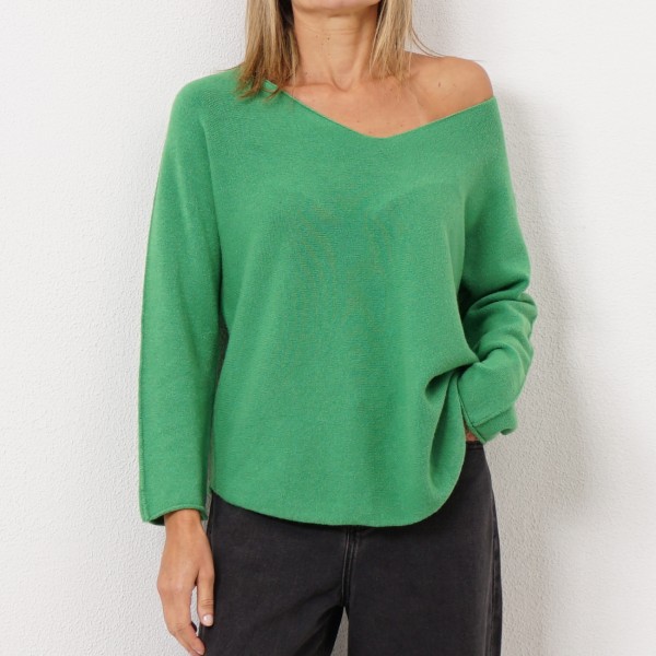 V-neck knit sweater (without seams)