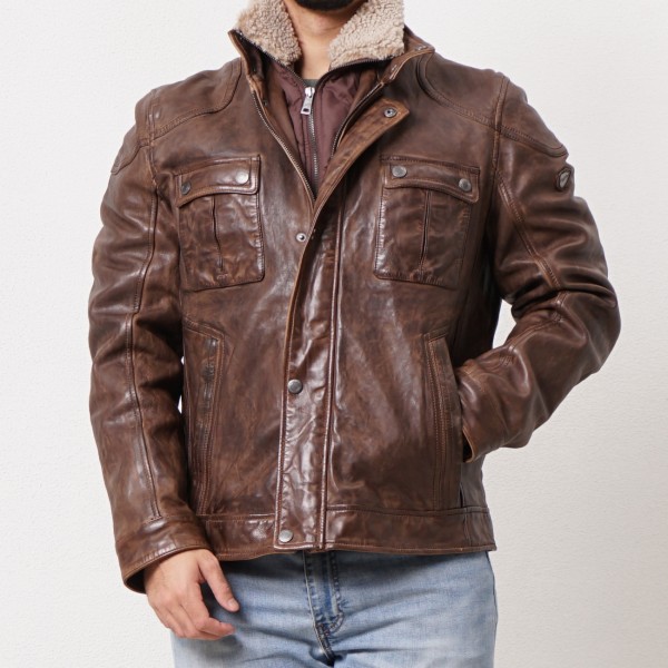 Leather jacket with patch pockets (removable fur collar)