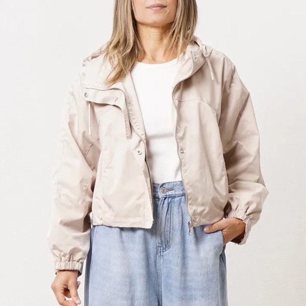 Lined jacket with elastic