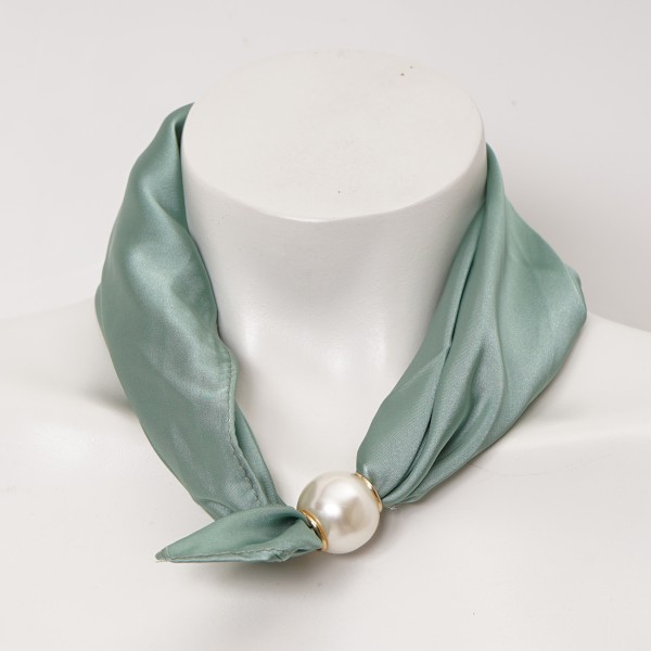 Silk/viscose scarf with pearl (magnet)