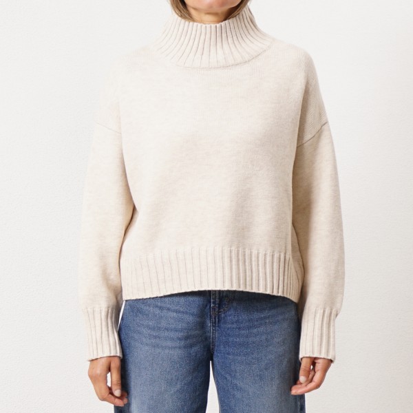 Knit sweater with half collar