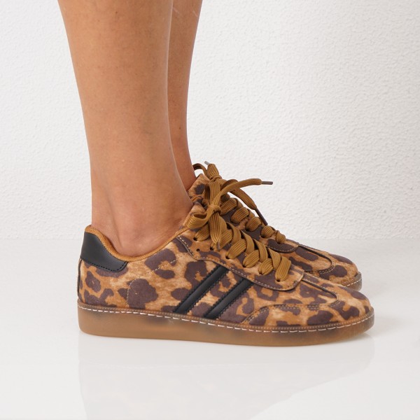 Slipper with animal print appliqué