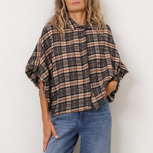 Rustic blouse with adjustable sleeves