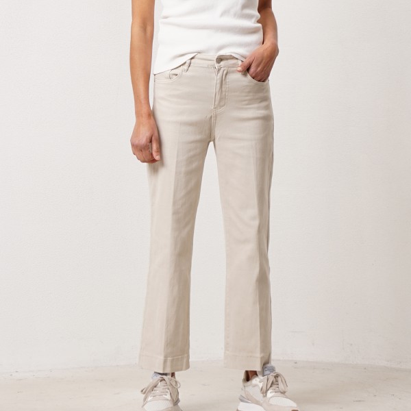 wide-leg jeans with elastane