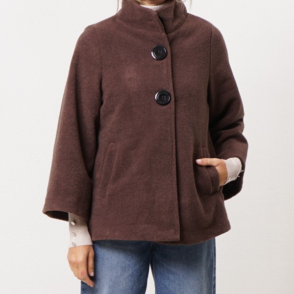 Fabric jacket with wide sleeves