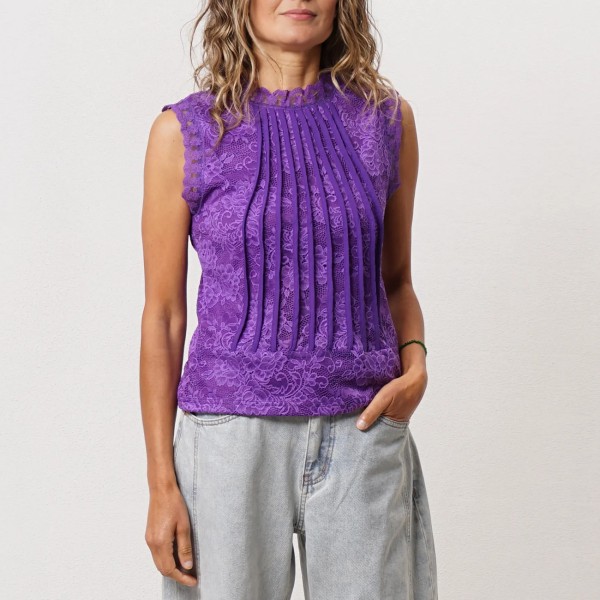 Lace blouse with lining