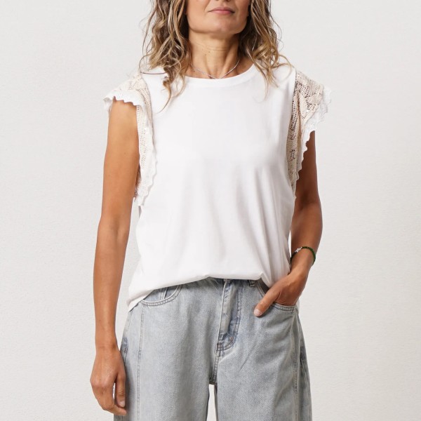 T-shirt with crochet appliqué