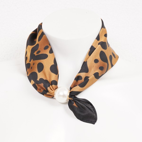 Silk/viscose scarf with pearl (magnet)