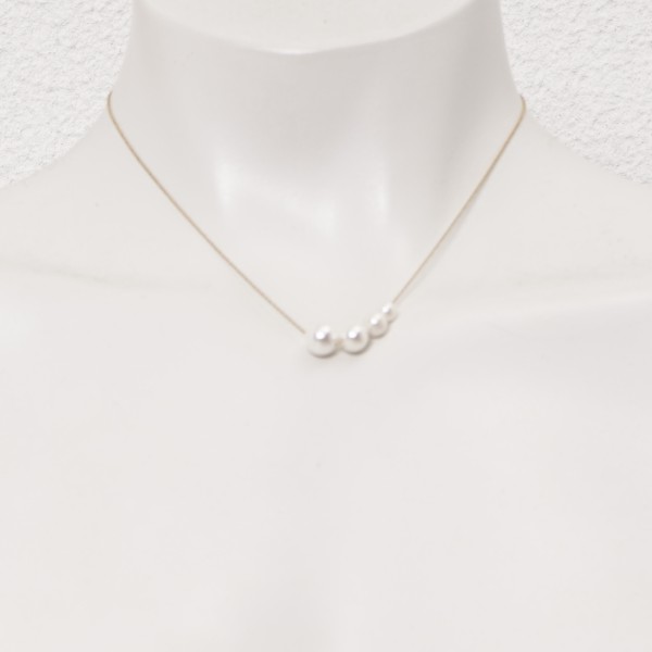Stainless steel (surgical steel) necklace with mother-of-pearl