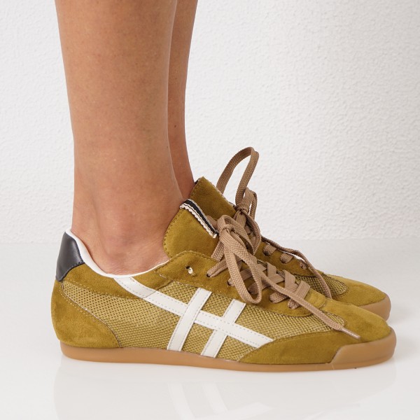 sneakers with/applications