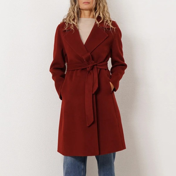 Farmhouse coat with wool and invisible seams (premium)