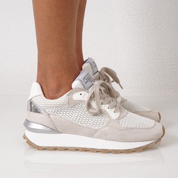 sneakers with/applications