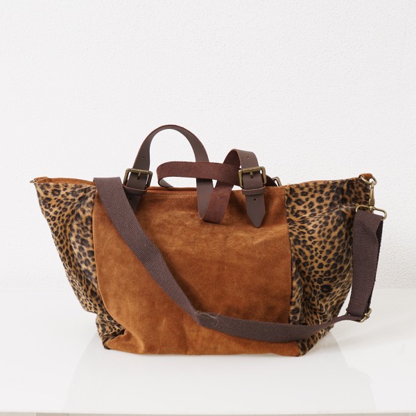 leather bag (bag) w/ animal print