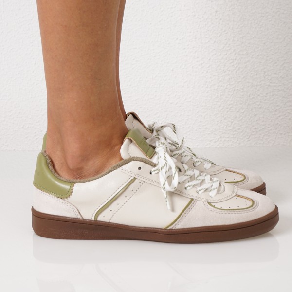 sneakers with/applications