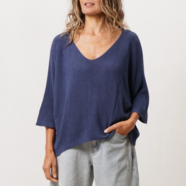 Knit sweater with a pointed hem (rice grain pattern)