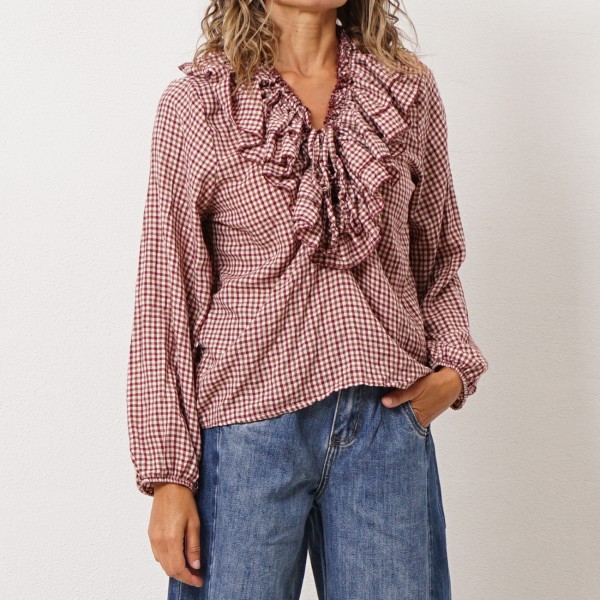 Checkered blouse in ruffled fabric