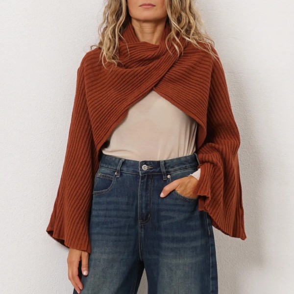 Knitted bolero with buttons