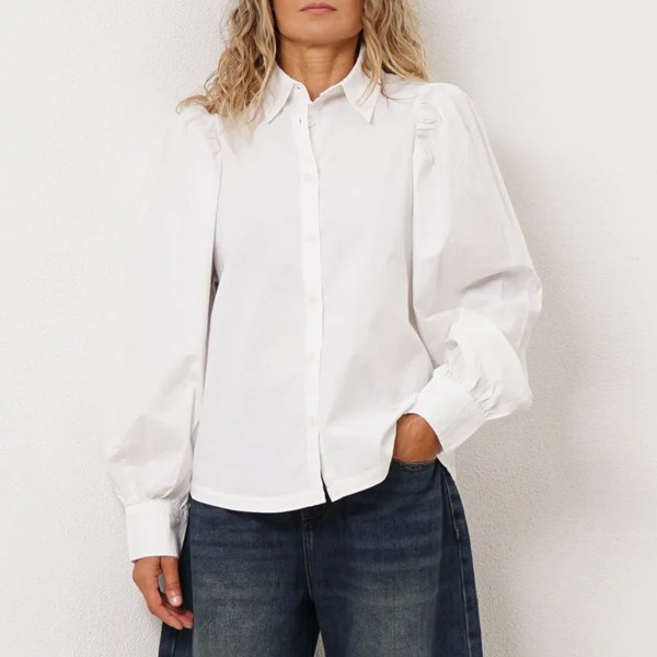 Poplin blouse with pleats at the shoulders