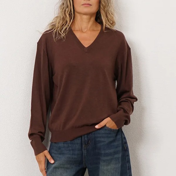 knit sweater with pointed hem/wool
