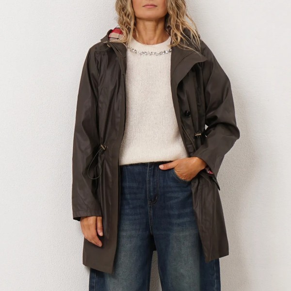 Greased parka with plaid lining