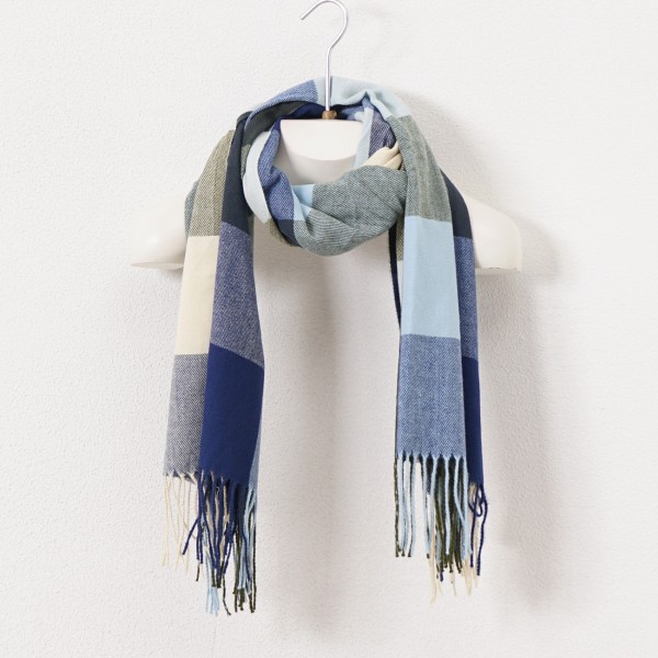 Fringed scarf with wool