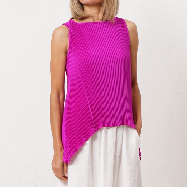 Asymmetrical pleated top