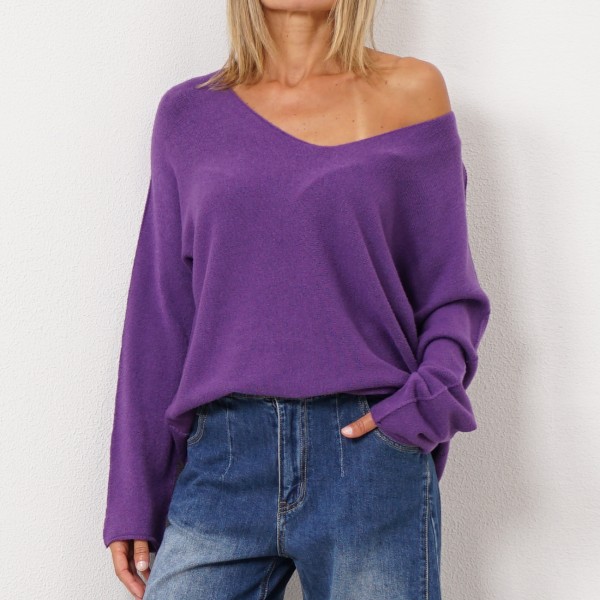 V-neck knit sweater (without seams)