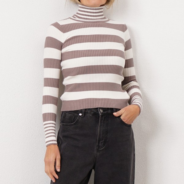 hem sweater with high knit collar