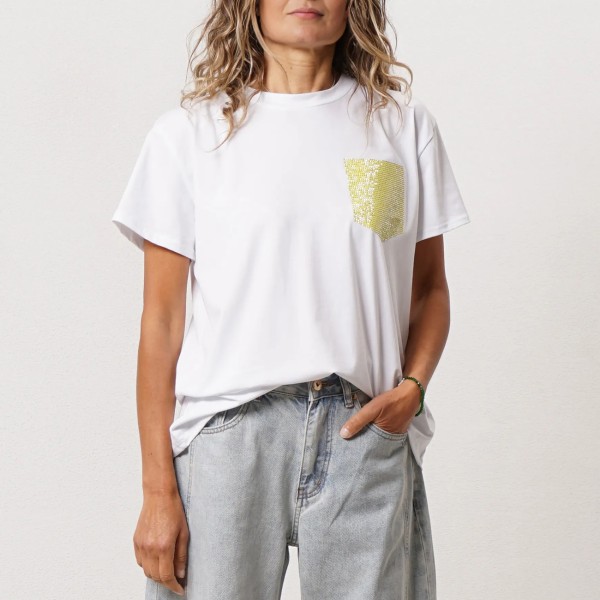 tshirt c/ aplicação em crochêt